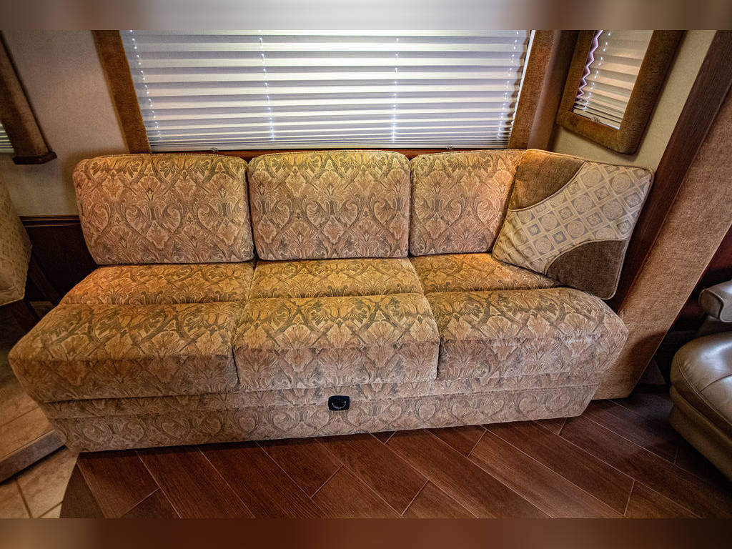 6169034aad56cd670d252582.jpg