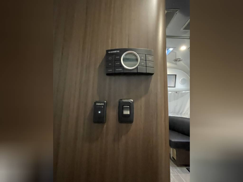 61b8e18761417d63910e50e3.jpg